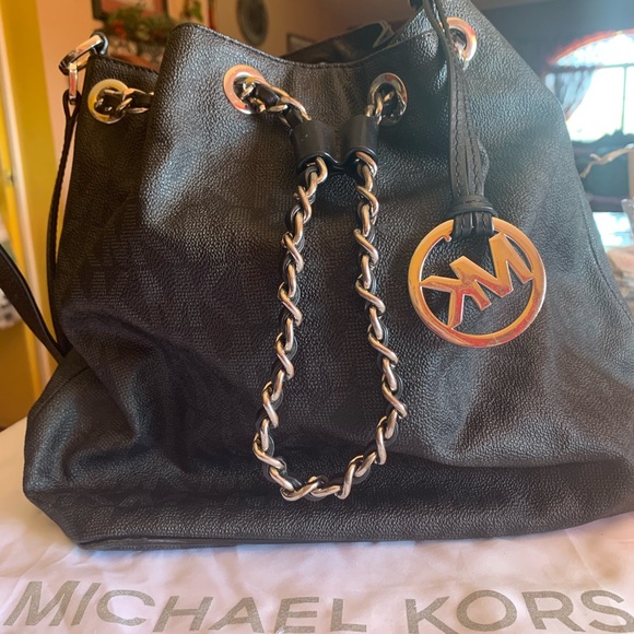 MK black shoulder purse - Picture 1 of 4